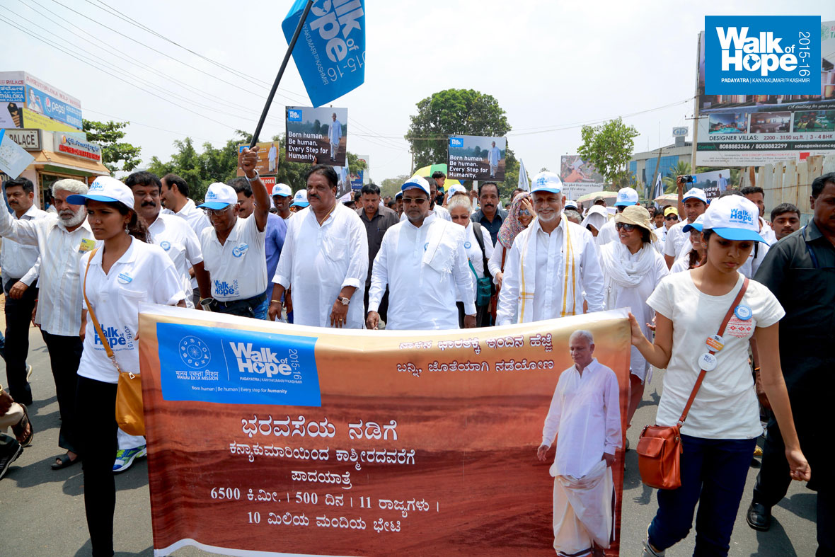 Karnataka-CM-Siddaramaiah-at-the-Walk-of-Hope-2015-16-3